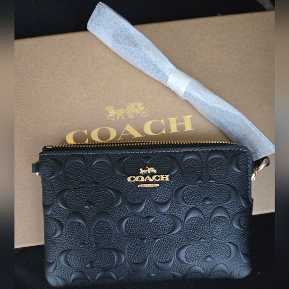 💫 COACH: Boxed Embossed Medium Corner Zip Signature Leather Wristlet - Picture 4 of 7
